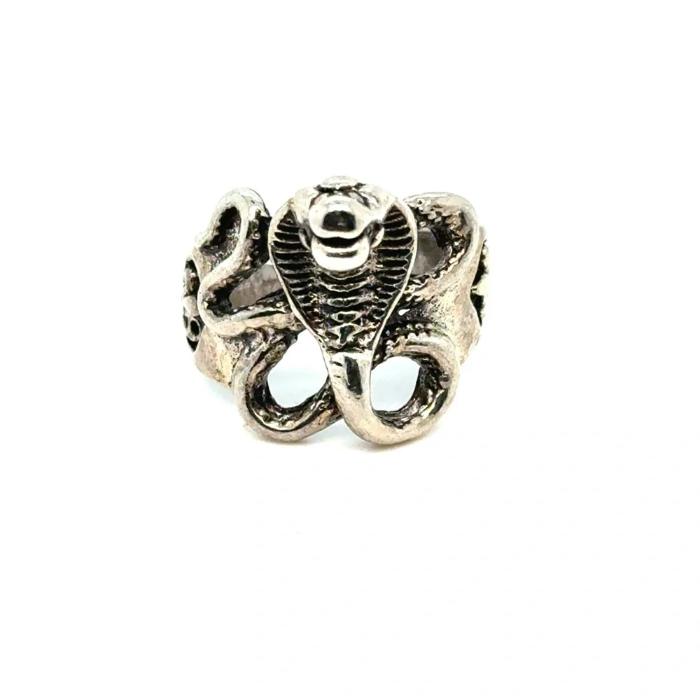 Cobra Ring‎